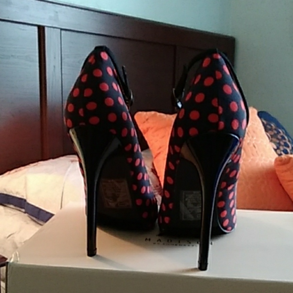 Heels - Picture 2 of 3